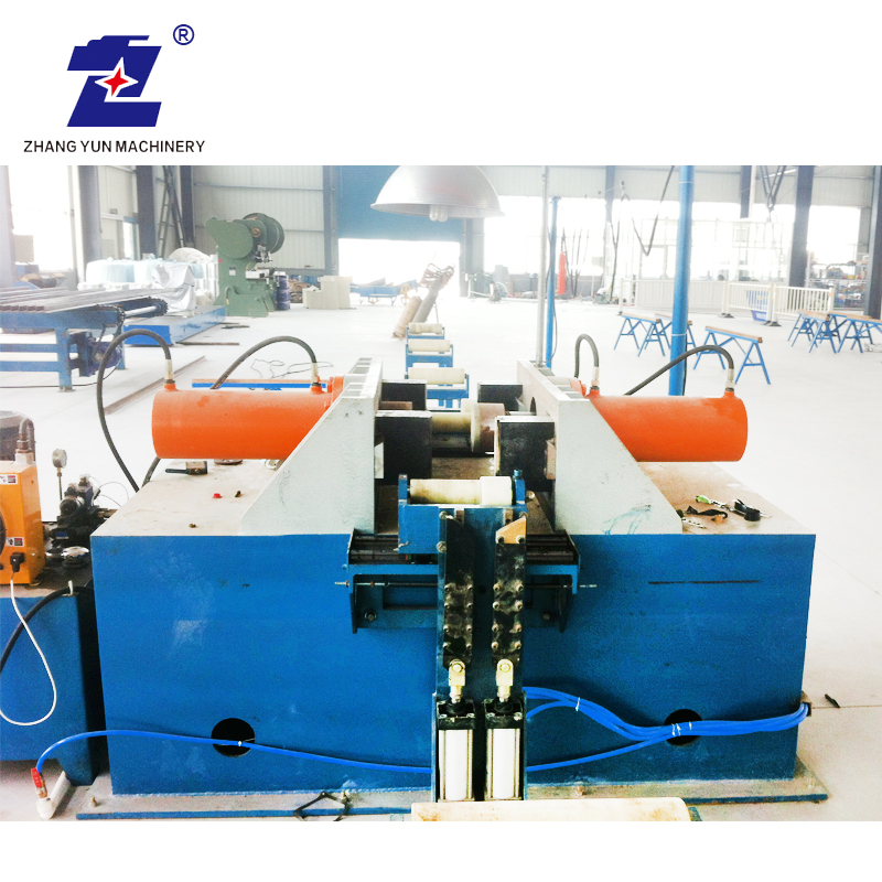 Vollautomatische Maschine zur Herstellung von Aufzugsführungsschienen aus kaltgezogenem Edelstahl