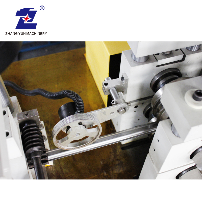 Automatische CNC-Stahlfassbandkupplung mit V-Band-Rollenklemmbandformmaschine